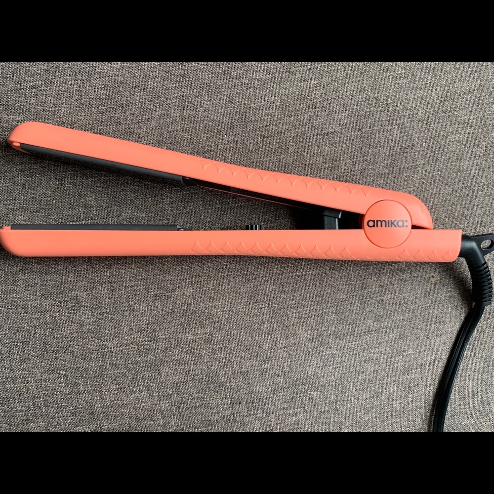 Amika Hair Straightener